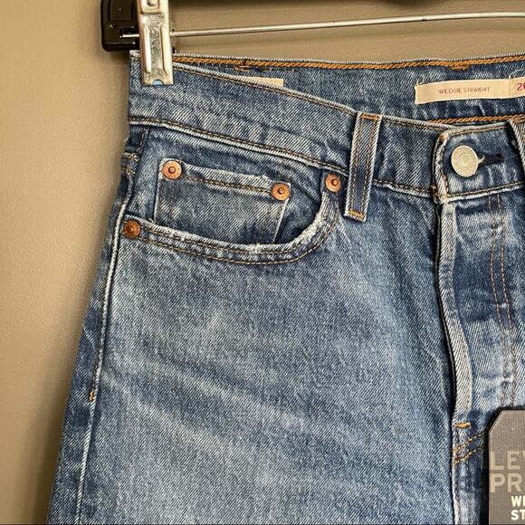 NWT Levi's Wedgie Straight High Rise Denim Jeans Size 26 Mid Blue Wash Mom Jeans - Picture 7 of 16